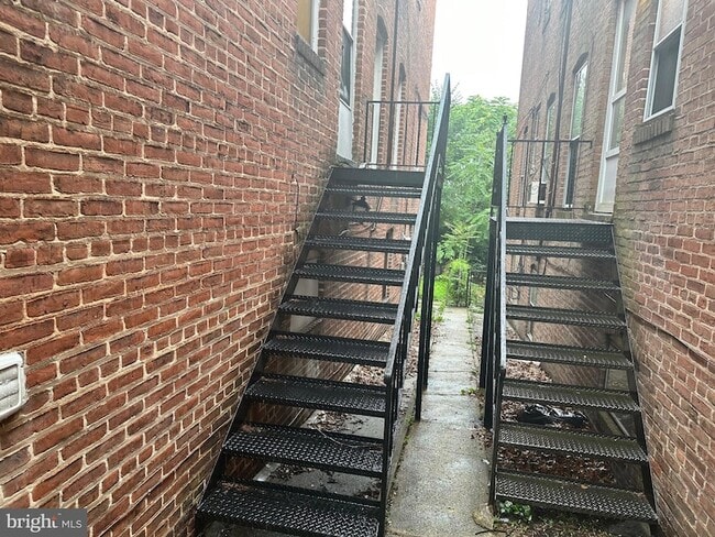 Building Photo - 4227 Euclid Ave
