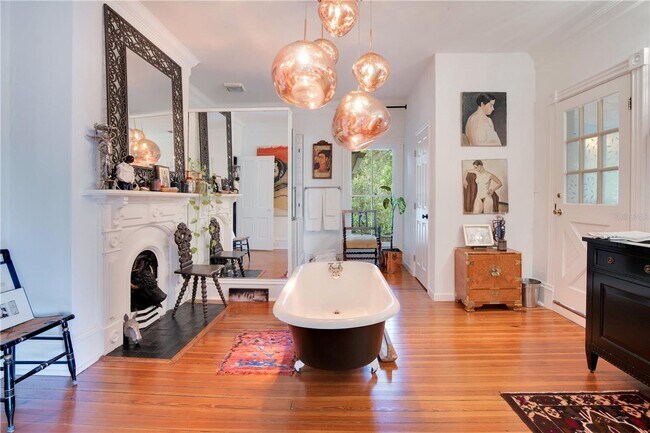 Building Photo - Queen Anne Victorian Estate