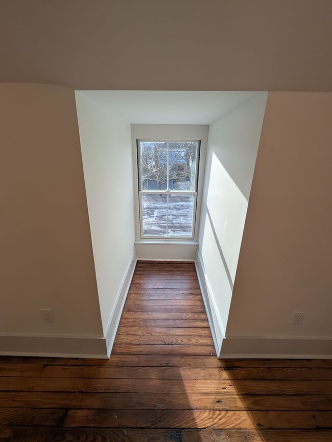 Building Photo - Brand-New Apartment in Historic Covington, New Appliances, In Unit Washer/Dryer