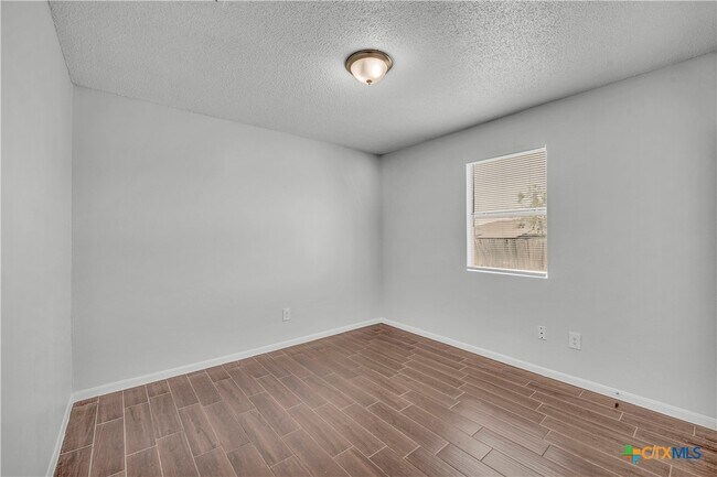 Building Photo - 4300 Beach Ball Dr