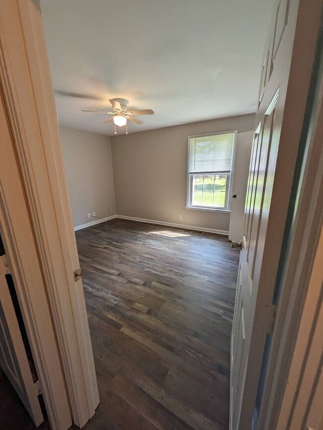Building Photo - 4 Bedroom Pet Friendly Home For Rent With ...