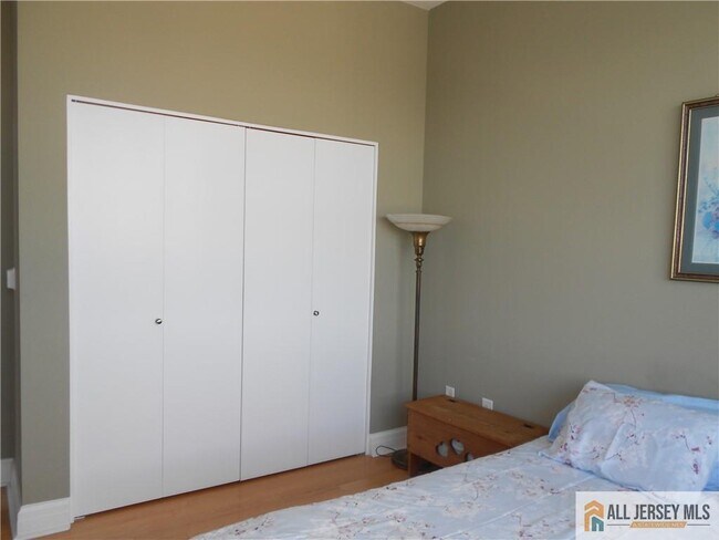 Building Photo - 1 Spring St