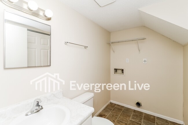 Building Photo - 1608 Carriage Dr