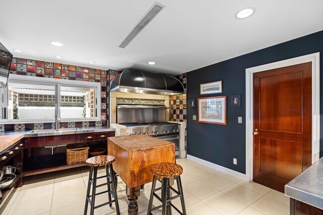 Building Photo - 7500 S Flagler Dr