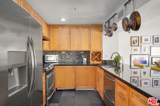 Building Photo - 245 Main St