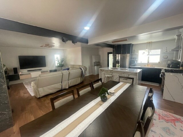 Building Photo - Fully Renovated 5 Beds Home in South Park ...