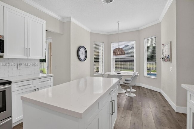 Building Photo - 981 Waterside Cir