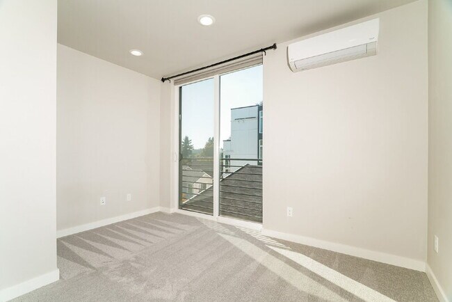 Building Photo - 2725 S Norman St