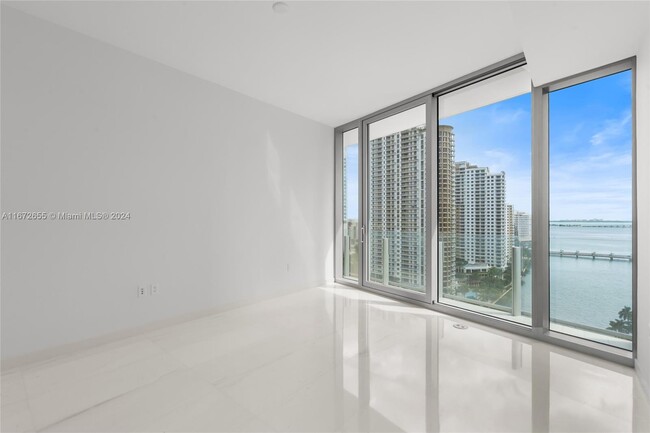 Building Photo - 300 S Biscayne Blvd