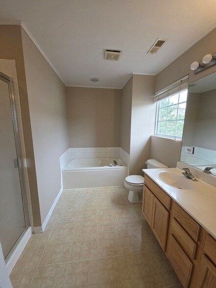 Building Photo - 369 Evergreen Cir