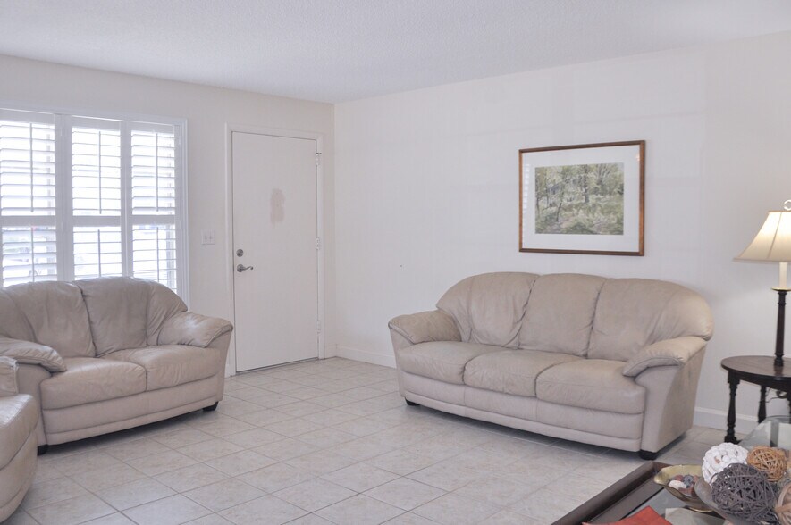 Building Photo - 2800 Indian River Blvd