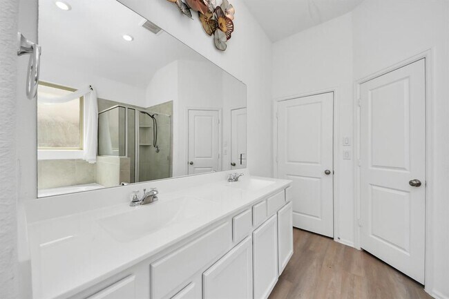 Building Photo - 24063 Hawthorn Lks Dr