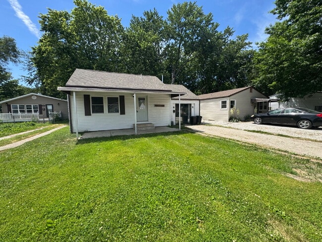 Building Photo - Charming 3-Bedroom Haven in Springfield with Spacious Living!