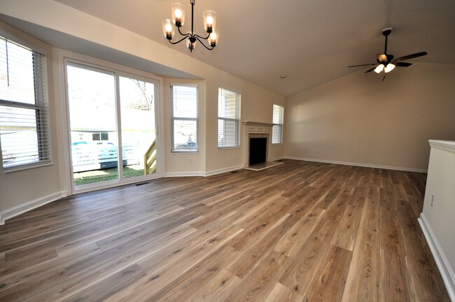 Building Photo - Beautiful Renovated 3 Bedroom 3 Bathroom i...