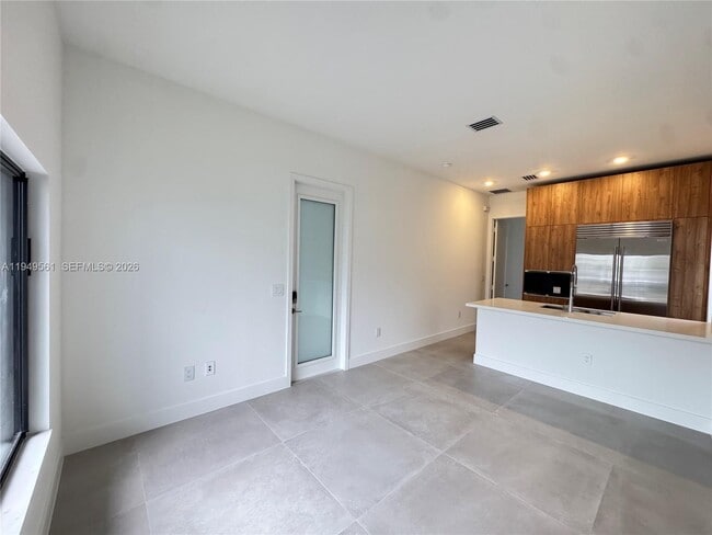 Building Photo - 19749 NE 16th Pl