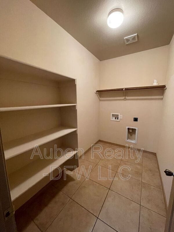 Building Photo - 532 Baverton Ln