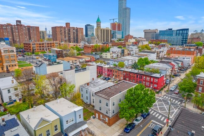 Building Photo - 282 St Pauls Ave