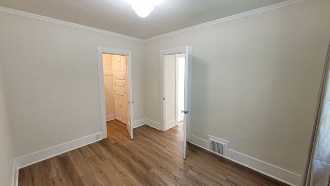 Building Photo - 2 Bed 1 Bath House in Historical Uptown Whittier Available Now!