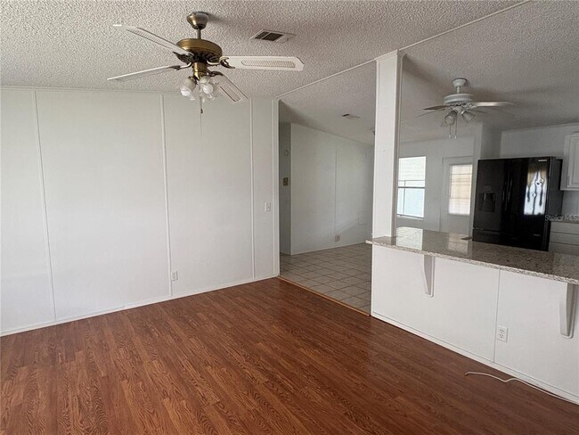 Building Photo - 2132 Sabal Palm Dr