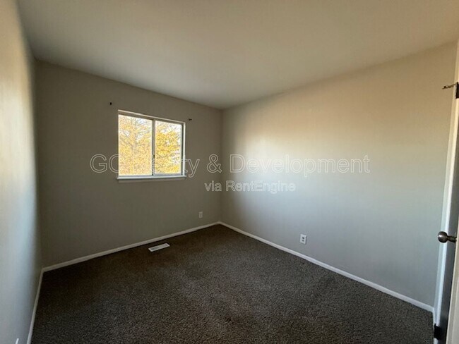 Building Photo - 229 Cedarwood Ave