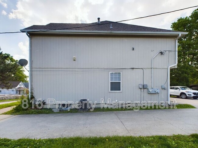 Building Photo - 3818-3820 E 25th St