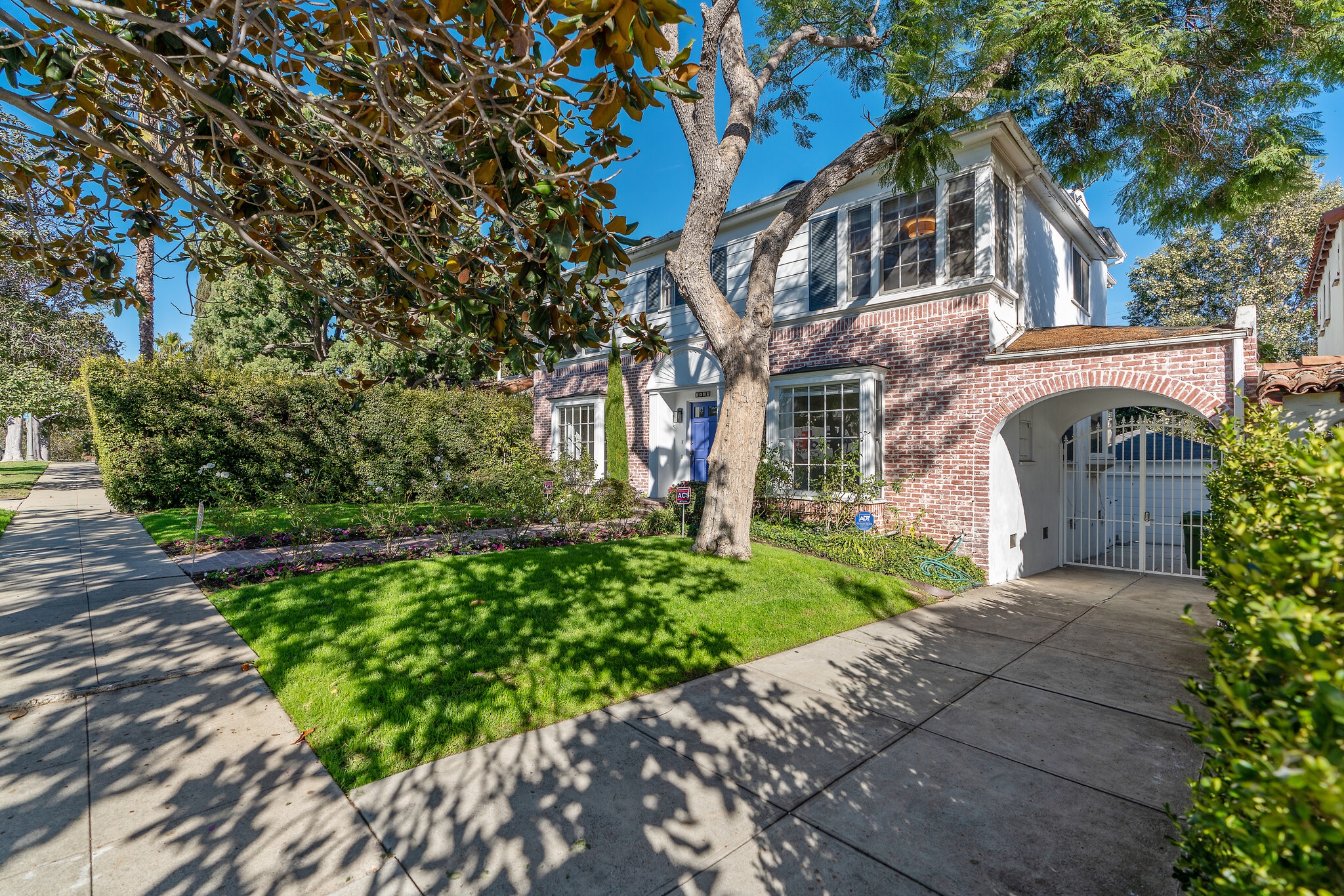 Building Photo - 1604 Pandora Ave