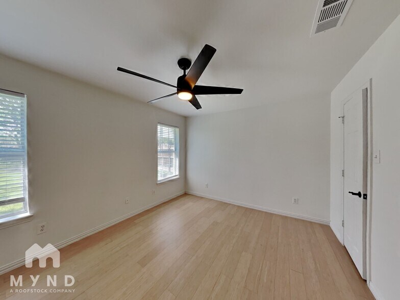 Building Photo - 1503 Pearson Ave