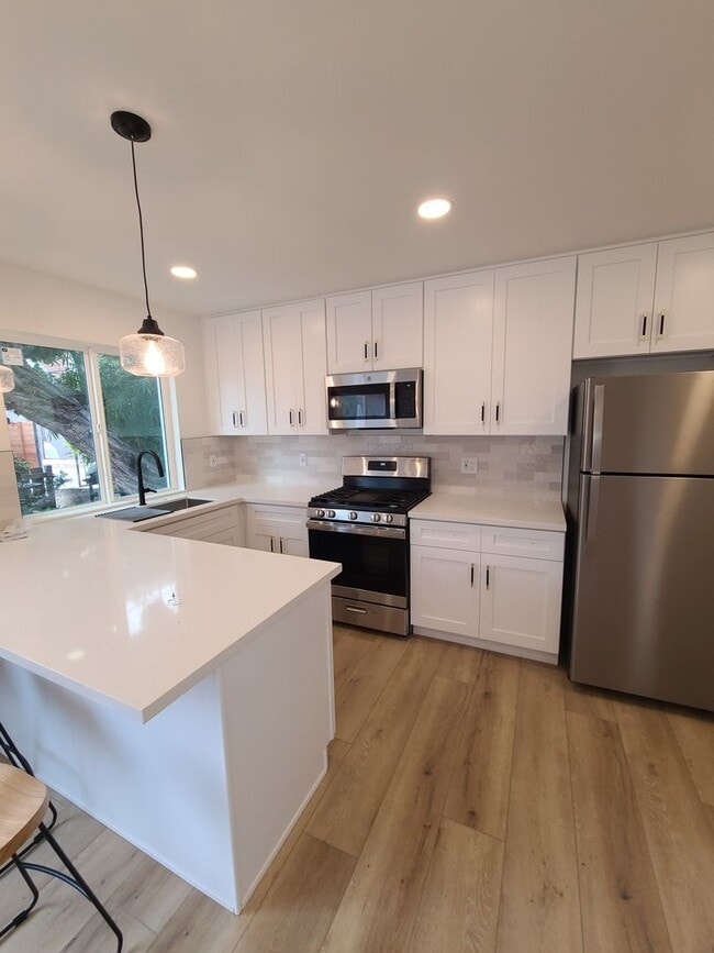 Building Photo - Fully furnished 1 bed 1 bath in Mission Beach.