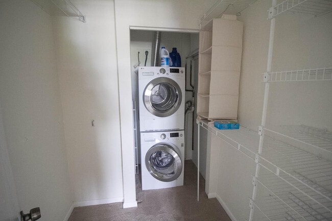 Building Photo - 917 NE 16th Ave