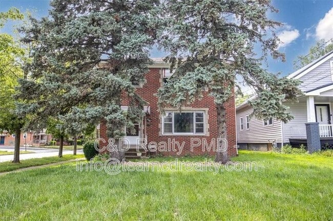 Building Photo - 426 E 200th St