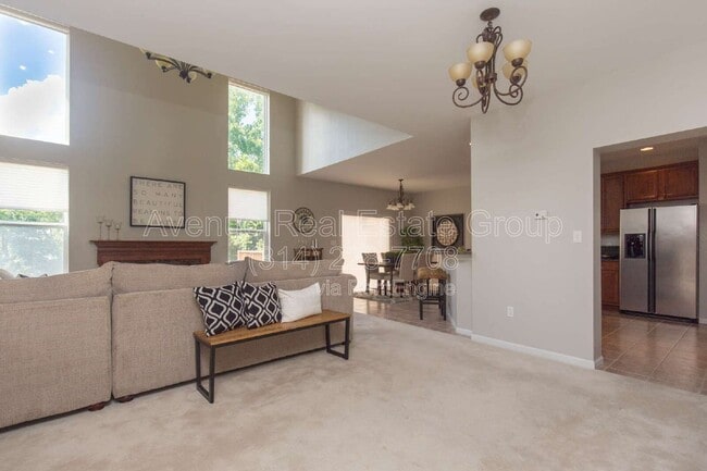 Building Photo - 8947 Hilltop Manor Dr