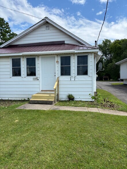 Primary Photo - 220 Highland Rd