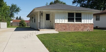 Building Photo - Won't Last Long!