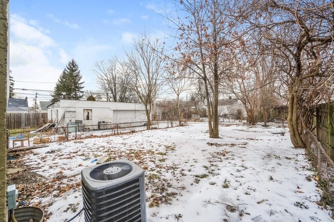 Building Photo - 2832 Azelda St