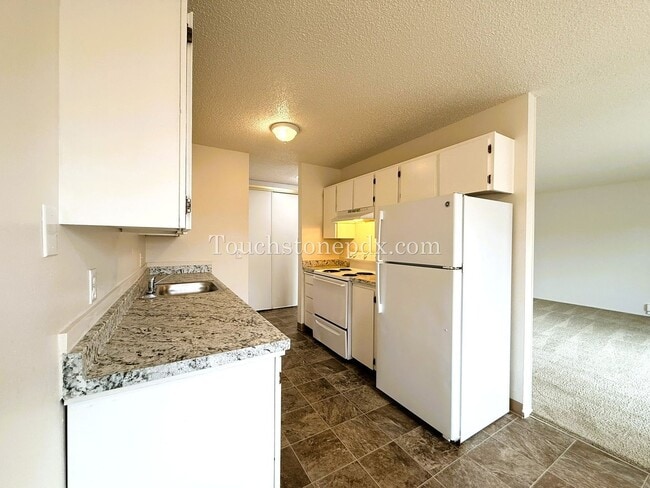 Building Photo - Charming 2-Bedroom Apartment in the Heart ...