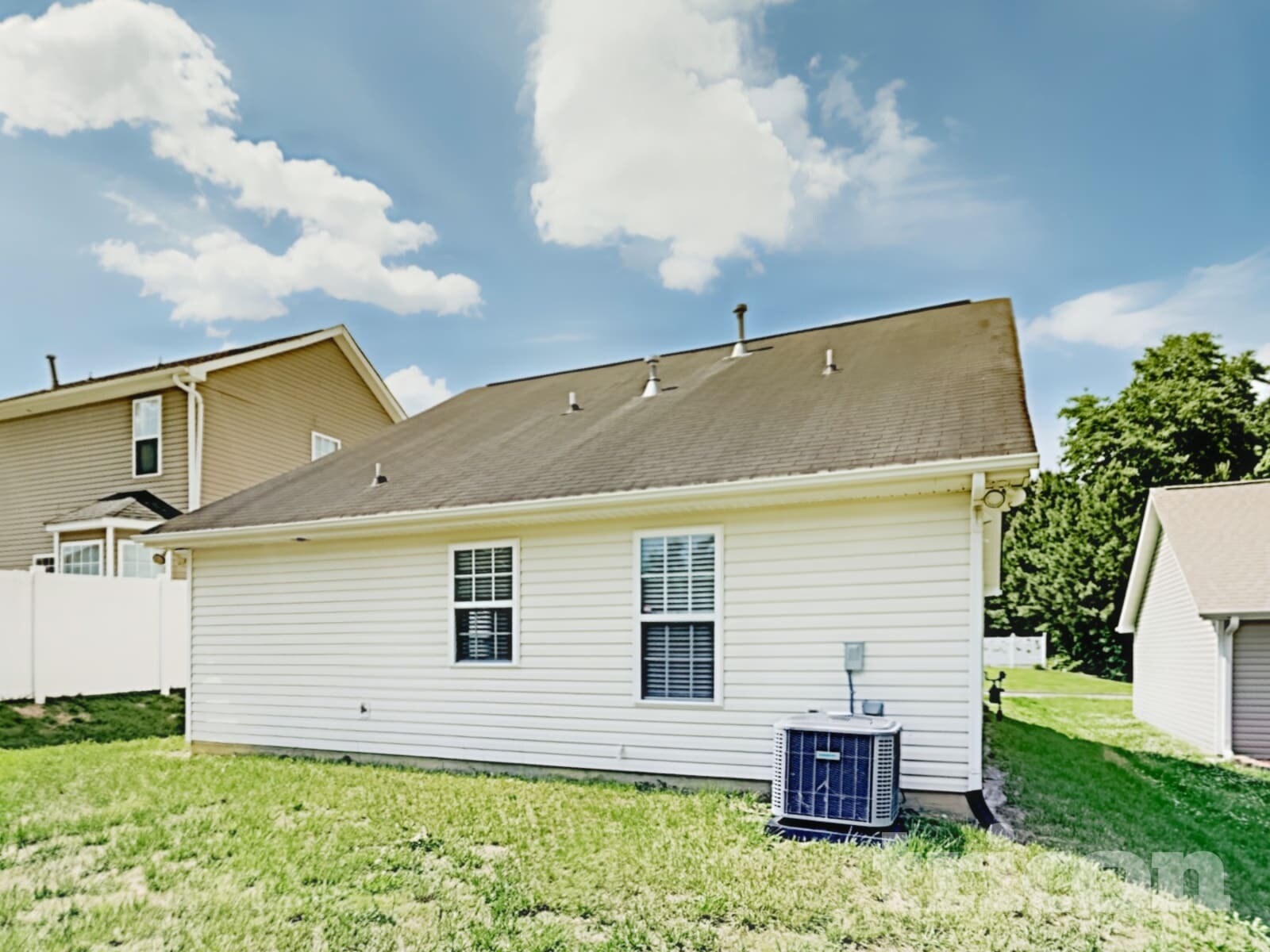 Building Photo - 1829 Mission Oaks St