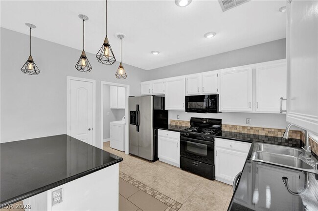 Building Photo - 1009 Black Olive St
