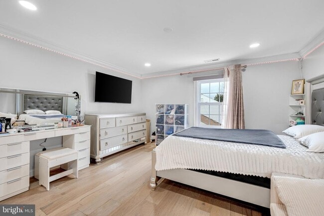 Building Photo - 10904 Gainsborough Rd