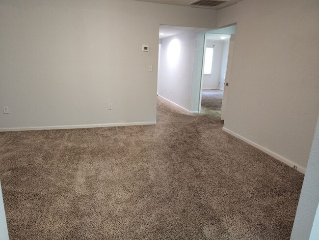 Building Photo - 2043 Maywood St