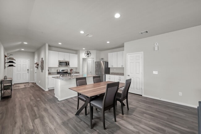 Building Photo - 25248 Pomegranate Pl