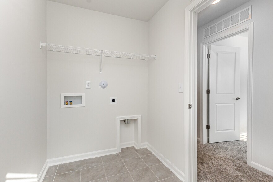 Building Photo - 1425 Rhodes Pond St