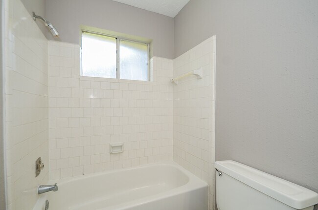 Building Photo - 8319 Bird Run Dr