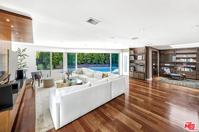 Building Photo - 3154 Queensbury Dr