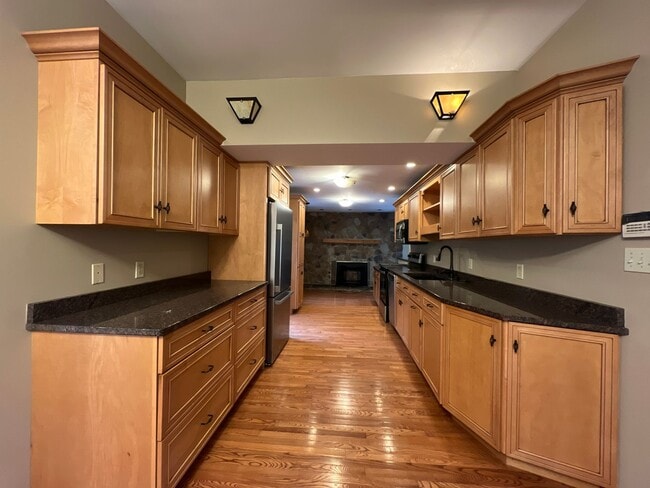 Building Photo - Gorgeous 3 bed, 2 bath home | Lawn Care Included