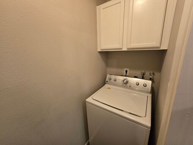 Building Photo - CANYON CREST CONDO