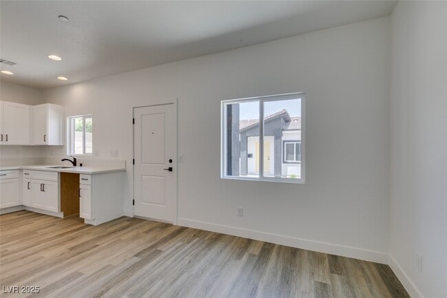 Building Photo - 367 N 16th St