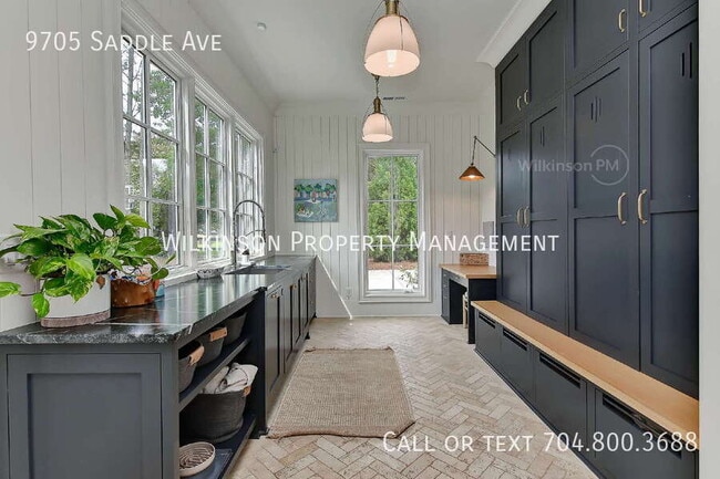 Building Photo - 9705 Saddle Ave