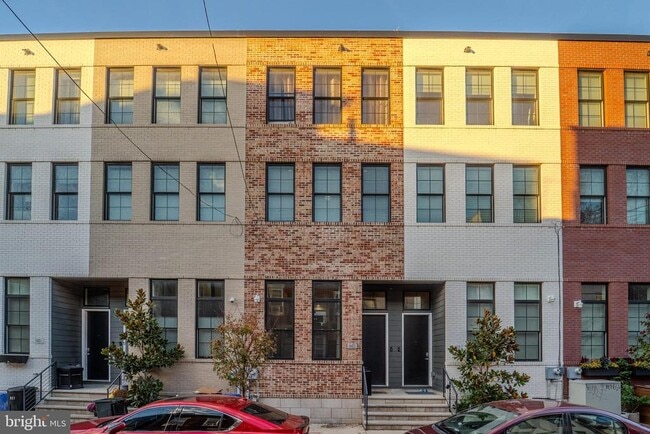 Building Photo - 617 McClellan St