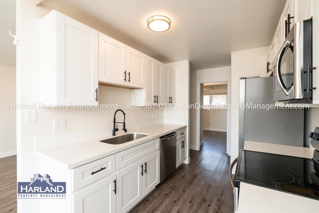 Building Photo - 3670 Arey Dr