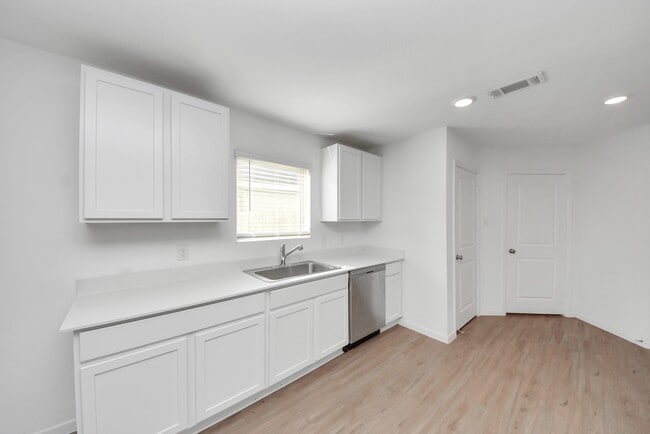 Building Photo - 19523 Manduca Dr